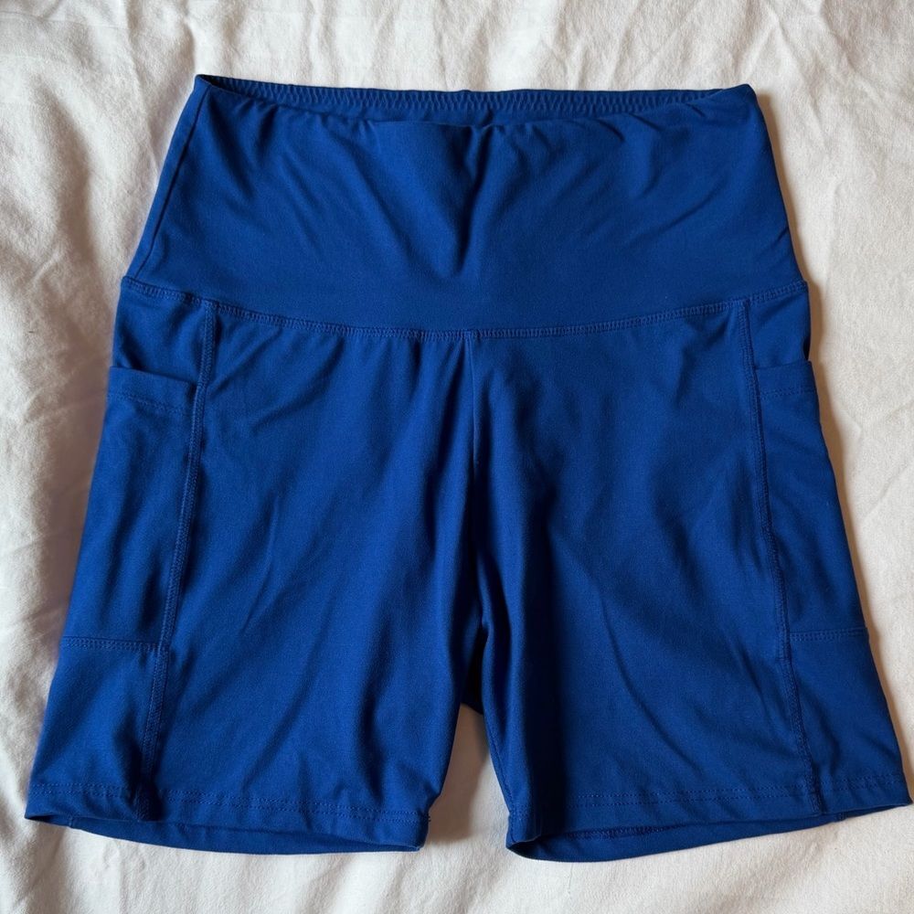 High-Waisted Bike Shorts, pockets